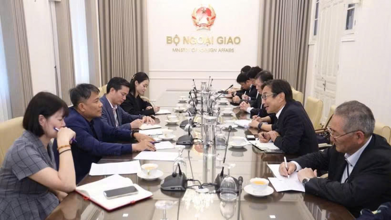 Deputy FM urges Idemitsu Kosan to expand green energy investment in Vietnam